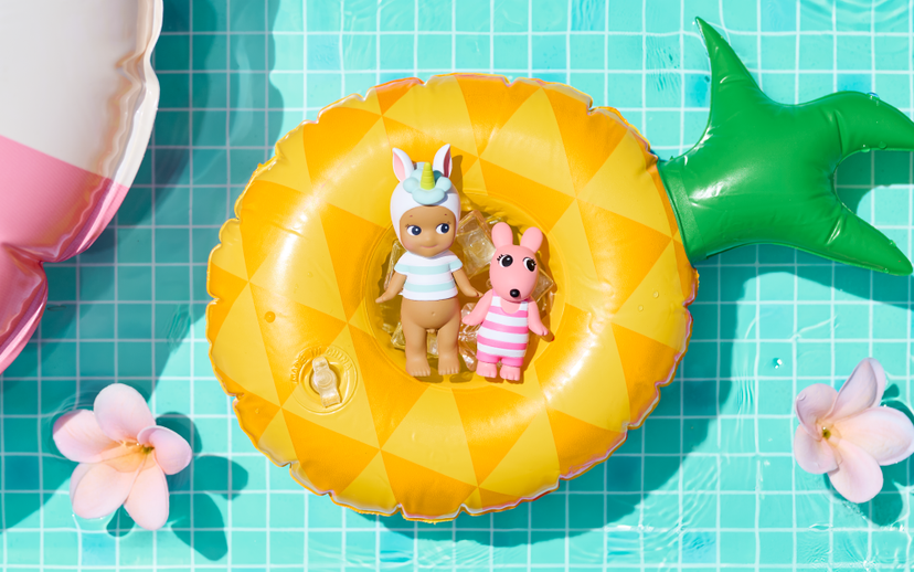Summer Vacation: Sun-Kissed Style - Desk Display